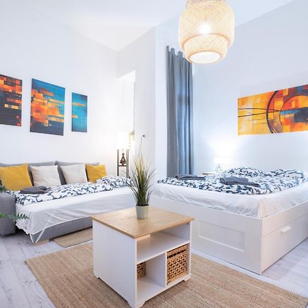 Studio In The Heart Of Party District Ka28 부다페스트 외부 사진